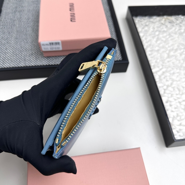 超激安ブランド財布偽物着用イメージ